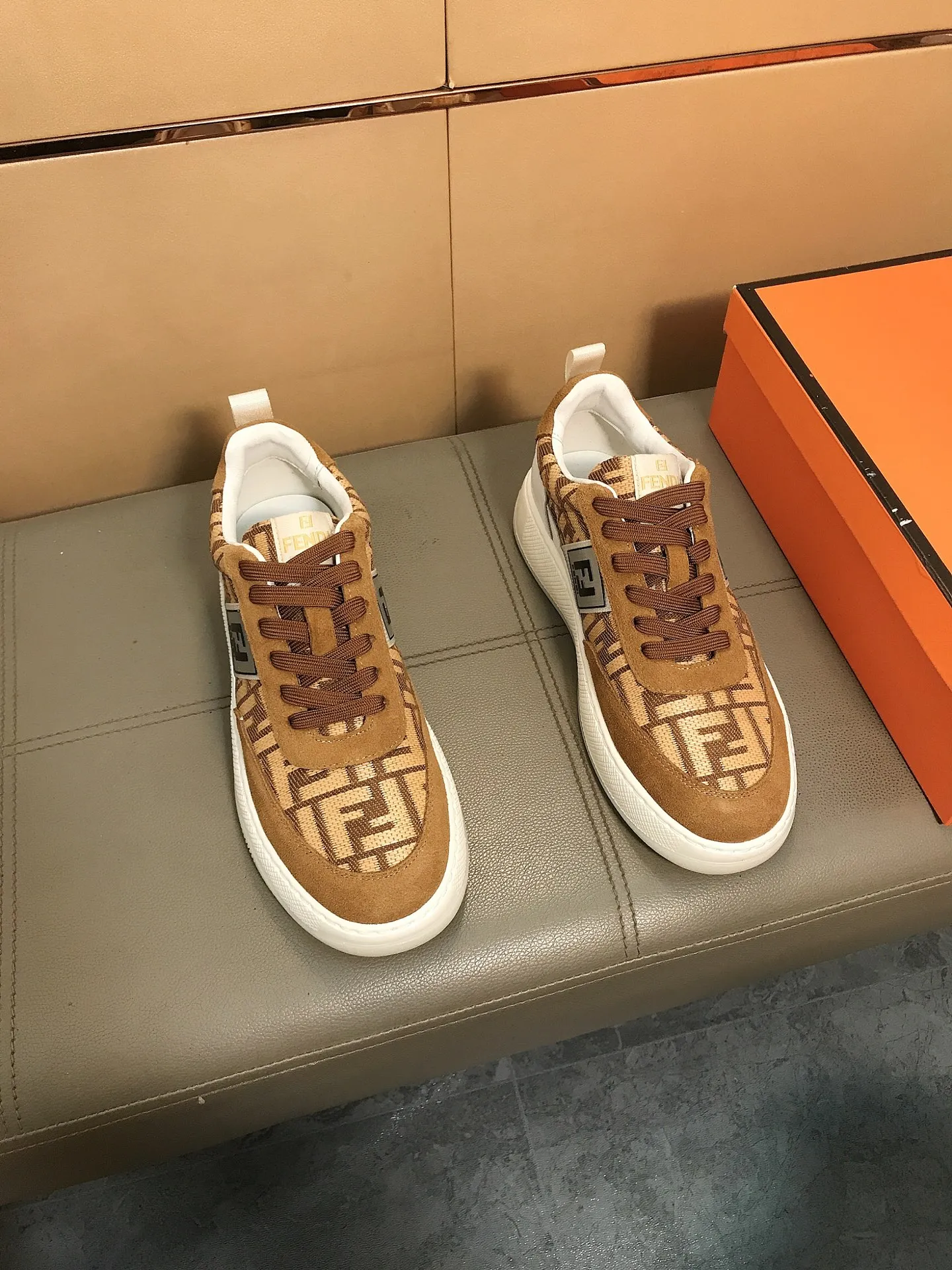 Ex-factory price 420 🔆🔆👉Fendi [Fendi] Men's new low-cut casual shoes are on the market🔥The shoe body is made of brand-specific printed fabric nubuck leather, with sheepskin lining for feet, breathable and does not cover the feet! Fashionable casual shoes 🙈Outsole is ultra-light, non-slip and wear-resistant👣 Standard size 38-44